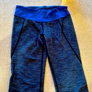 Lululemon capri workout leggings. Medium blue belly band. Size 6.